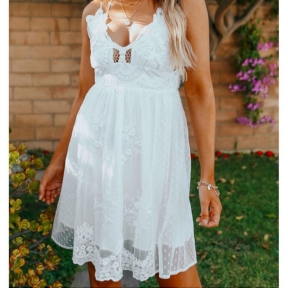 Magnolia Boutique White Floral Lace Dot Mini Dress